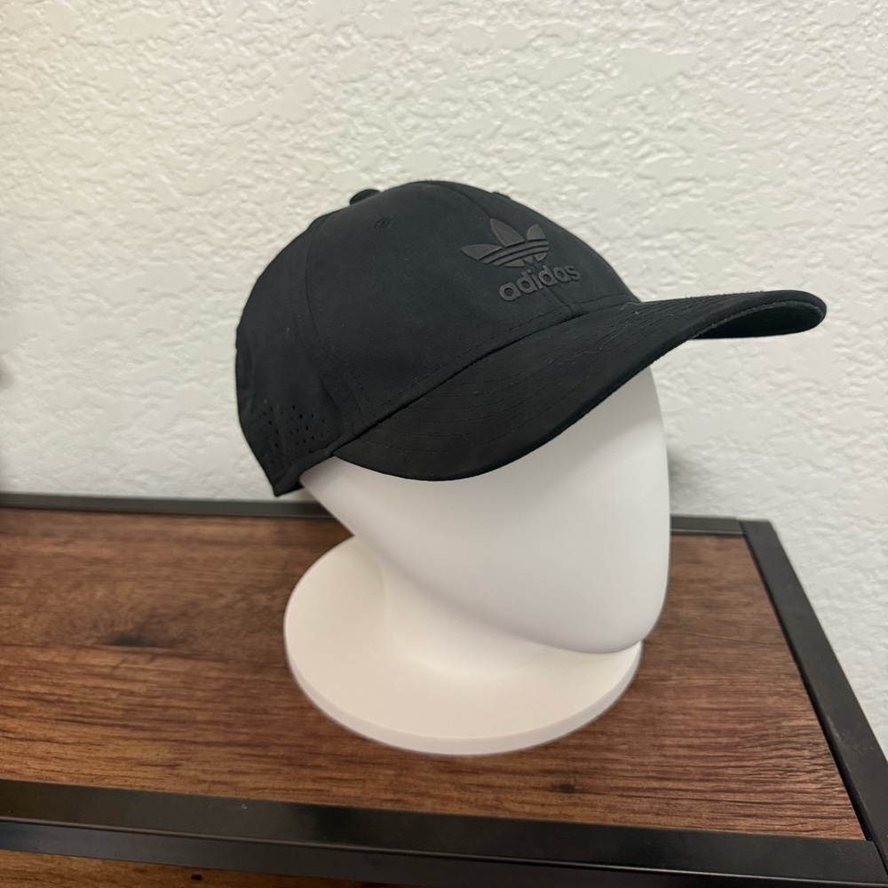 Adidas Classic Black Hat - Picture 4 of 4